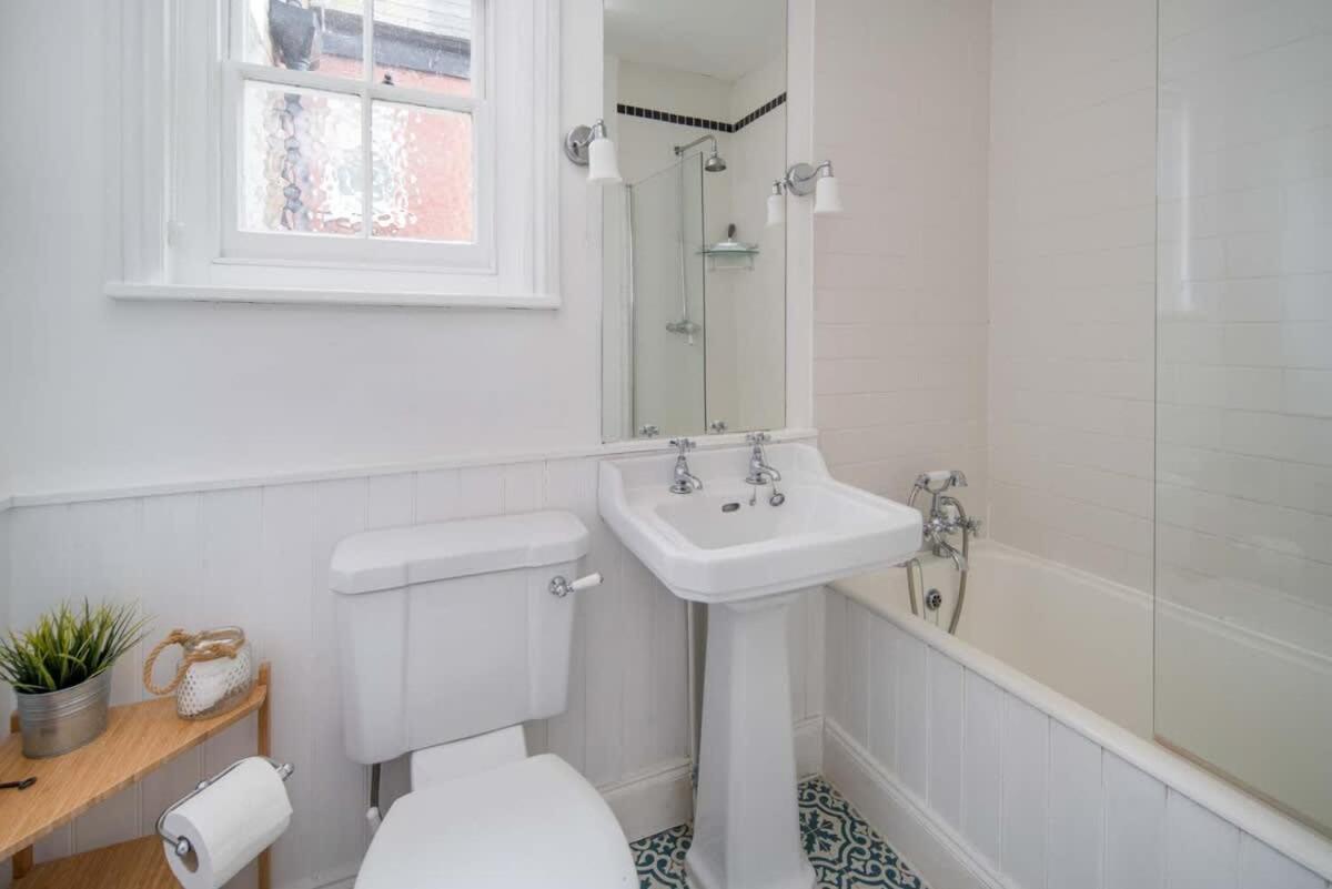 Firefly House Villa Cowes  Exterior photo